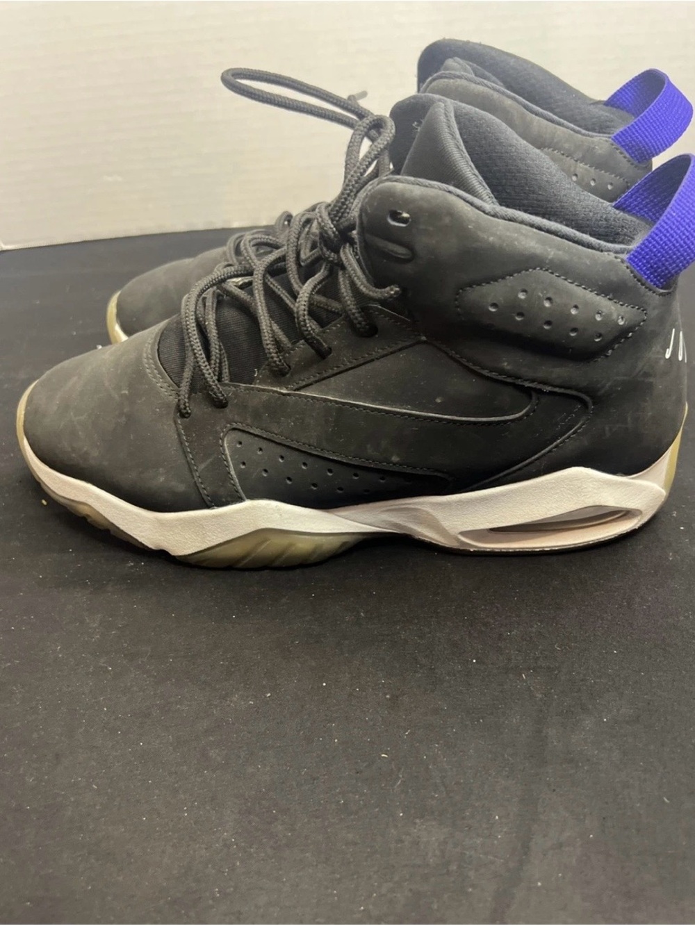 Boys Nike Air Jordans Lift Off Sneakers with Purple Heel Pull 7Y